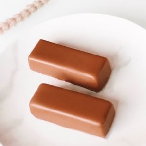  Фото - Сырок веганский ванильный в молочном шоколаде