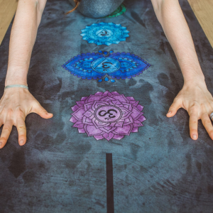 Коврик для йоги Чакры Эгойога (Chakras Egoyoga), микрофибра/каучук 183х66х0,3 см.