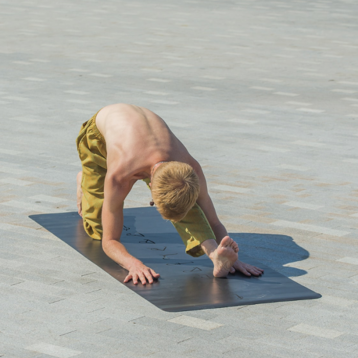 Коврик для йоги Сурья Намаскар Серый Эгойога (Surya Namaskar Grey Egoyoga), полиуретан/каучук 185х68х0,2 см.